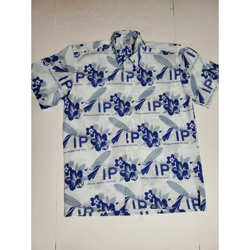 (#7) Rum Reggae short sleeve button front size Men's Medium  Blue And White
